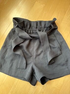 Aritzia Wilfred High-Waist Paperbag Shorts - black